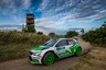 Třetí vítězství: Jan Kopecký triumfuje po své stíhací jízdě ve voze ŠKODA Fabia R5