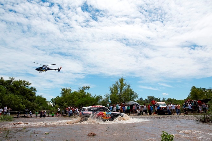 Katarčan Nasser Al-Attiyah (Mini) mieri za piatym etapovým víťazstvom v 37. ročníku dakarského podujatia;www.dakar.com