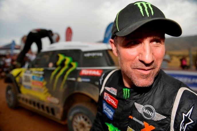 Foto: www.dakar.com;Francúzovi Stéphanovi Peterhanselovi (Mini) nebolo tentoraz dopriate zasadnúť na dakarský Olymp;