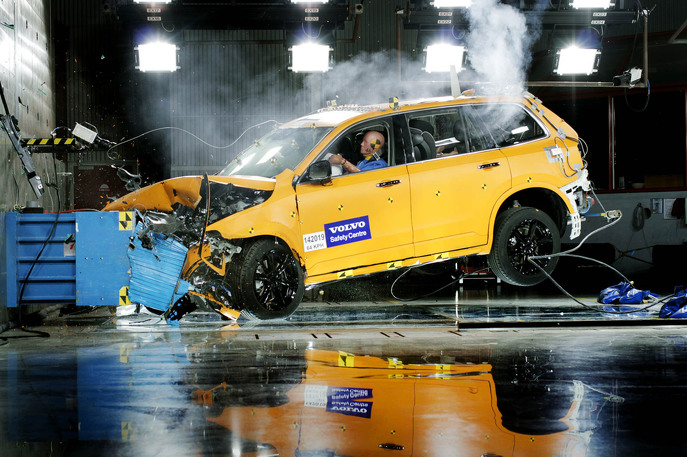 150860-the-all-new-volvo-xc90-front-offset-crash-test.jpg