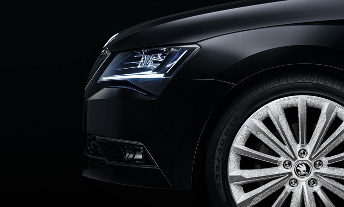 151020-skoda-superb-black-crystal.jpg