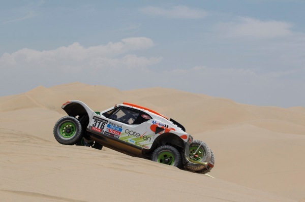 Buggy pohonu 4x2 sa na Rallye Dakar ukazujú byť veľmi konkurencieschopné;