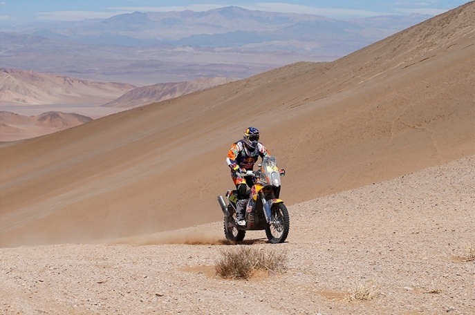 Španielsky motocyklista Marc Coma, víťaz tohto podujatia z rokov 2006, 2009, 2011 a 2014, reprezentuje rakúsku značku KTM;www.dakar.com