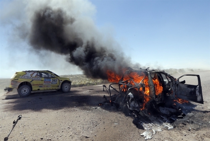 Foto: www.dakar.com;Aj takto skončili niektorí účastníci 36. ročníka Rallye Dakar;