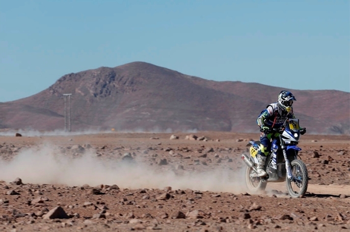 Francúz Michael Metge súťaží s motocyklom Yamaha. Zatiaľ mu patrí priebežná 19. pozícia;www.dakar.com 