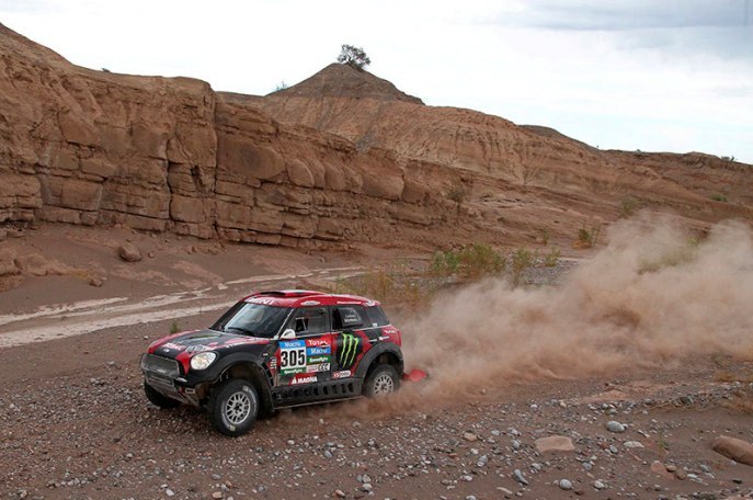 Orlando Terranova a Bernardo Graue preukázali na domácej trati znalosť terénu a v tejto etape zvíťazili;www.dakar.com