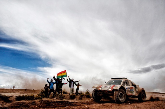 Francúzsko–belgická posádka Patrick Sireyjol/François-Xavier Beguin preteká s buginou Chevrolet LCR30. Zatiaľ im patrí priebežné 15. miesto;www.dakar.com