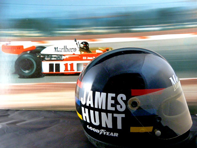 793511-james-hunt-1978-season-bell-race-helmet.jpg