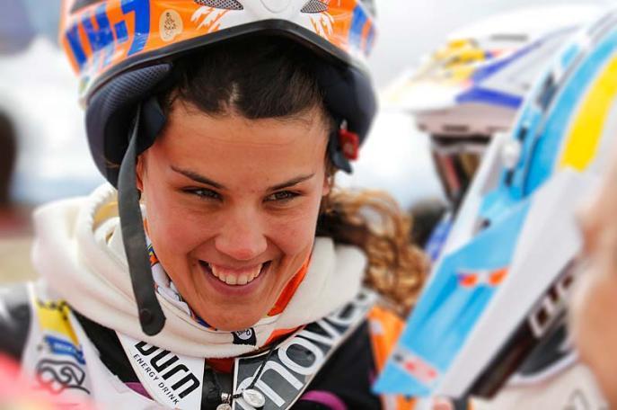 Foto: www.dakar.com;Sympatická, milá, usmievavá, ale najmä skvelá na motocykli. To je Španielka Laia Sanzová;