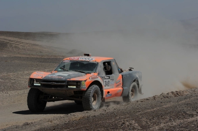 Foto: www.dakar.com;Argentínsko-chilská dvojica Mastromatteo a Fuenzalida stavila na buginu zn. Bajar;