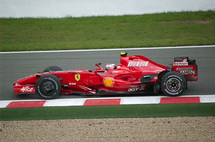 800px-kimi-raikkonen-2007-belgium.jpg