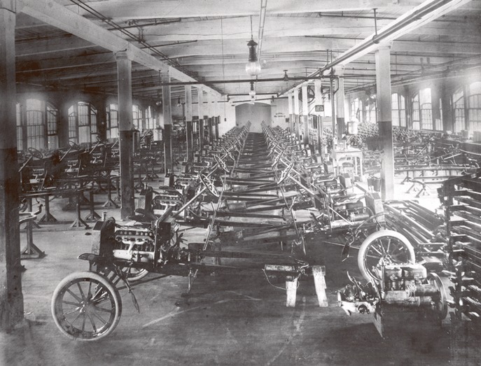 856196-model-ts-under-construction-at-ford-s-piquette-plant-in-detroit-before-production-was-shifted-to-the-moving-assem.jpg