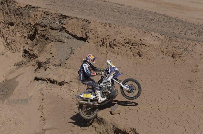 Foto: www.dakar.com;Cyril Despres na Yamahe, obhajca vlaňajšieho prvenstva, vydobyl v tejto "erzete" 2. miesto;