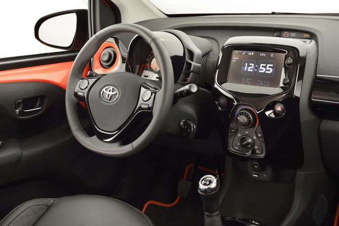 aygo-2-interier-3g.jpg