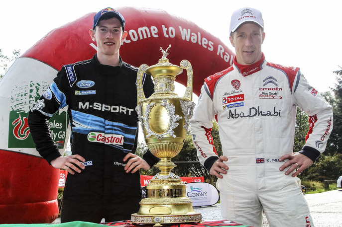 evans-and-meeke-with-peall-trophy.jpg