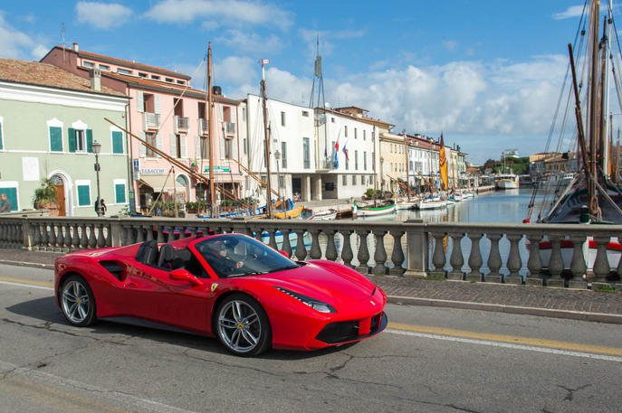 ferrari488spiderrossa100820153288.jpg