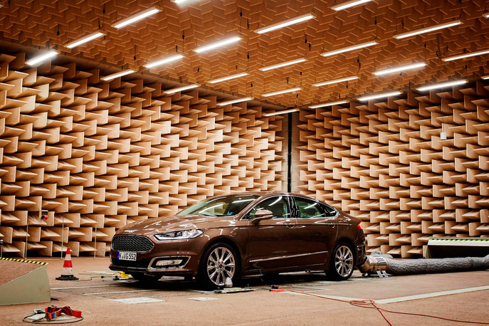 ford-mondeo-vignale-inside-ford-s-semi-anechoic-chamber.jpg