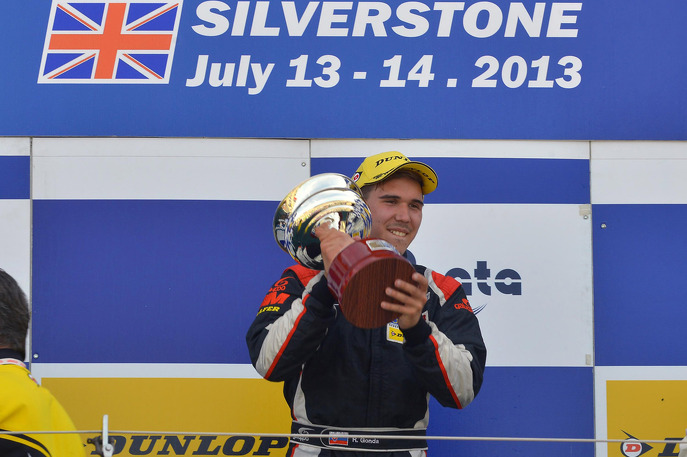 gonda-silverstone-04-podium.jpg