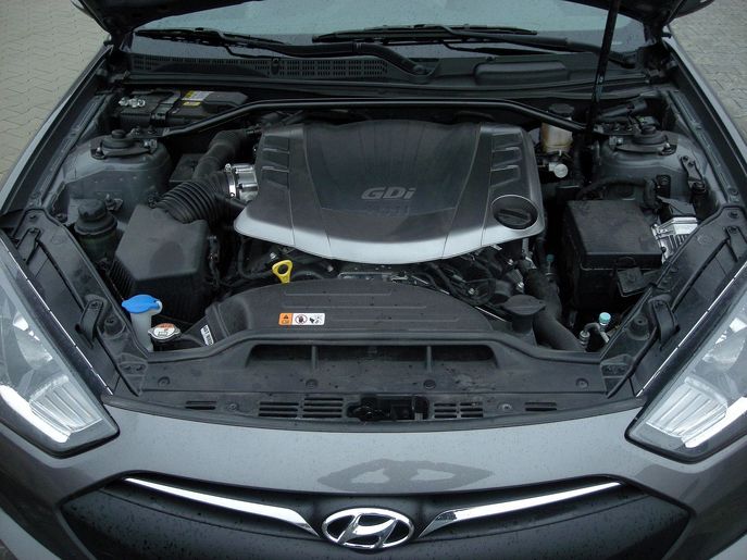 hyu-genesis-coupe-8734g.jpg