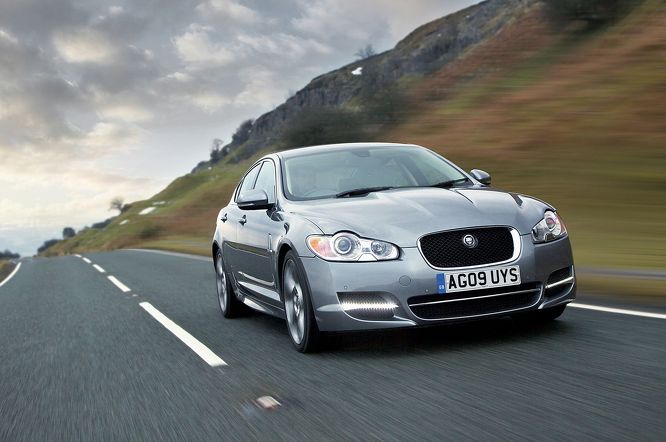 jaguar-xf-d-s-11my-004g.jpg