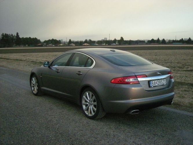 jaguar-xf3858g.jpg