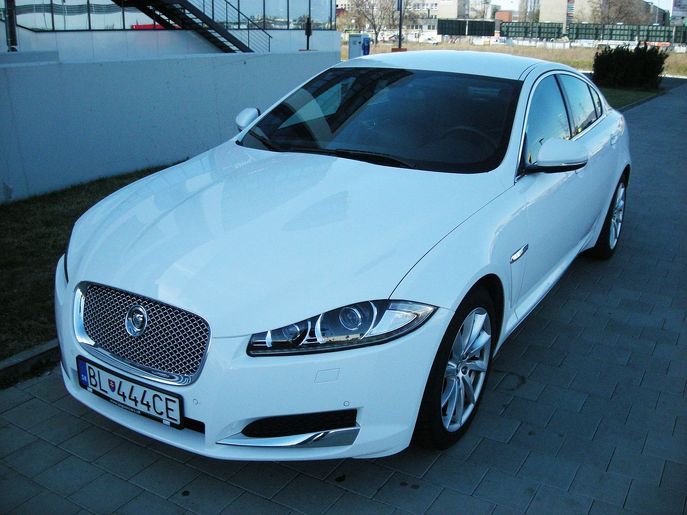 jaguar-xf6317g.jpg