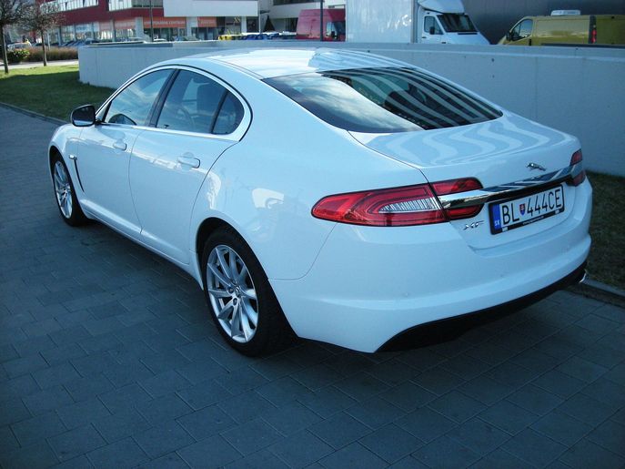 jaguar-xf6319g.jpg