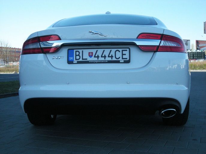 jaguar-xf6330g.jpg