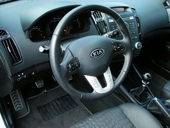 kia-ceed5275g.jpg