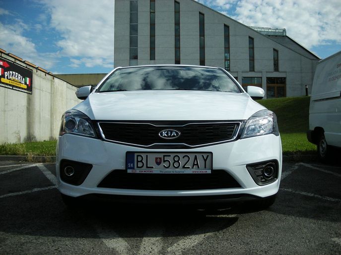 kia-ceed5281g.jpg