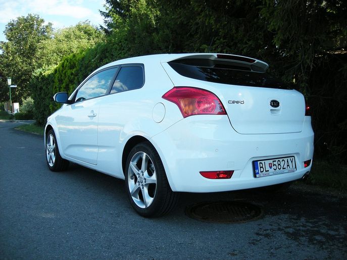 kia-ceed5283g.jpg