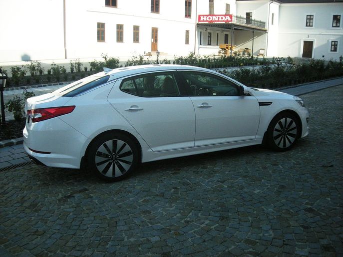 kia-optima-cn7282g.jpg