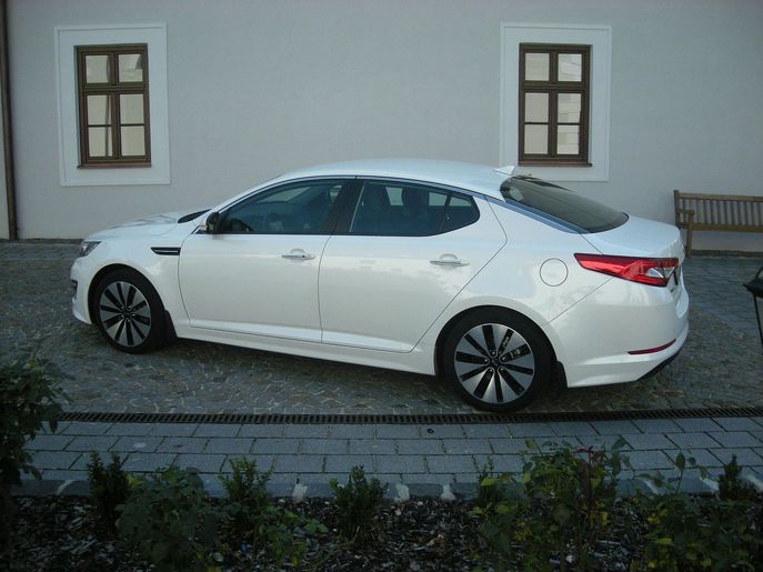 kia-optima-cn7287g.jpg