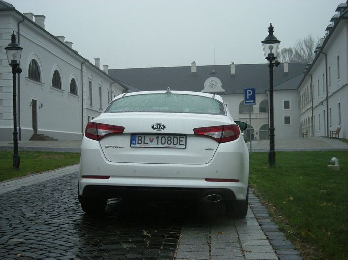 kia-optima-cn7300g.jpg