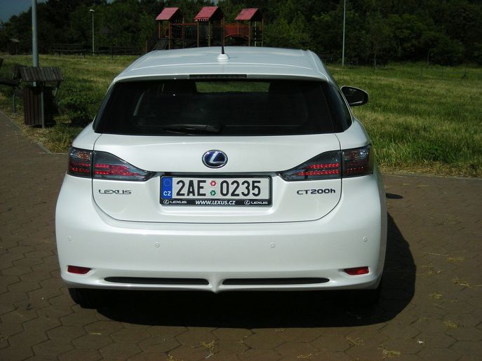 lexus-ct200h-5039-g.jpg