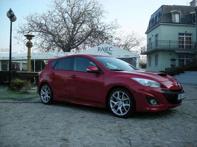 mazda3-face5875g.jpg