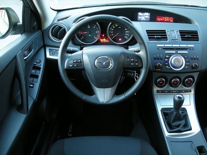 mazda3-sdn5220g.jpg