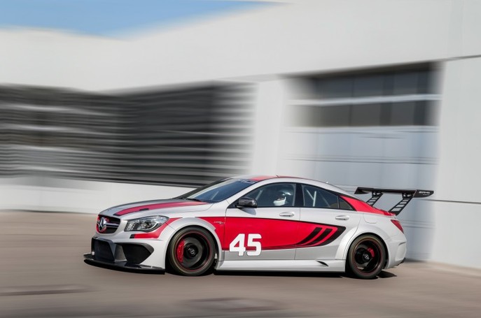 mercedes-benz-cla45-amg-racing-series-concept-side-motion-796x528.jpg
