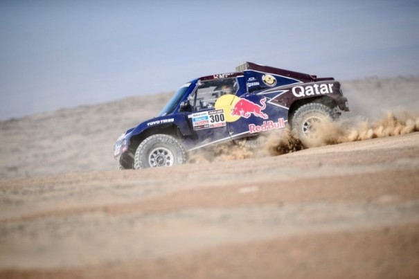 Katarčan Saleh Nasser Al Attiyah s buggy z dielní Demona Jefferiesa útočí na prvenstvo;