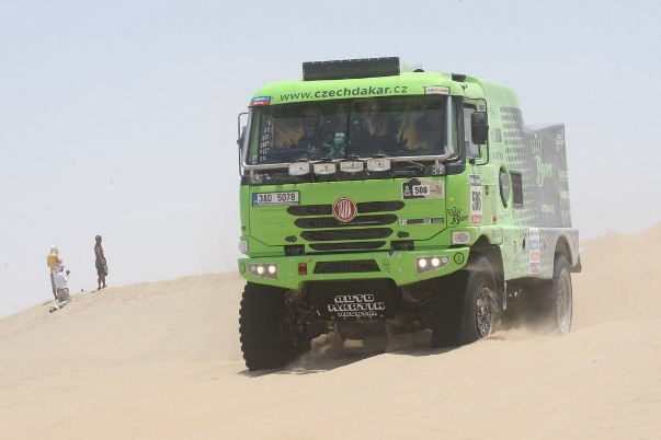 Tatra Martina Kolomého (Czech Dakar Team) sa tiež drží fantasticky, postúpila na 2. miesto celkovej klasifikácie;