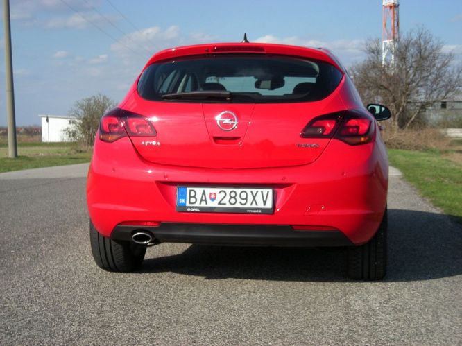 opel-astra-2335g.jpg