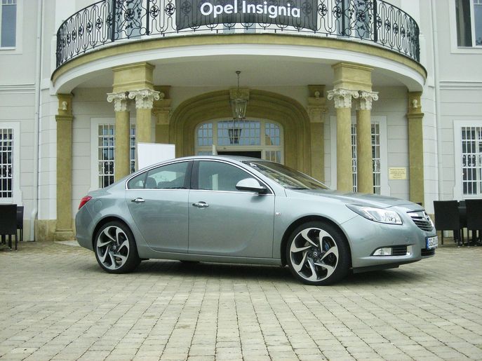 opel-insignia-biturbo-6514gg.jpg