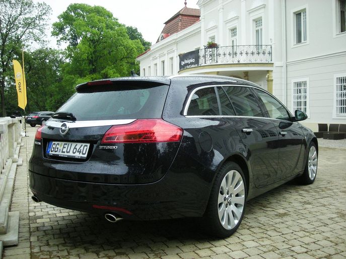 opel-insignia-biturbo-6520g.jpg