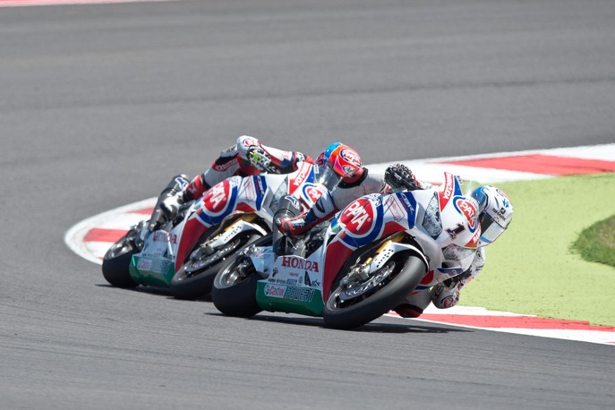 r08-misano-guintoli-gb493621.jpg