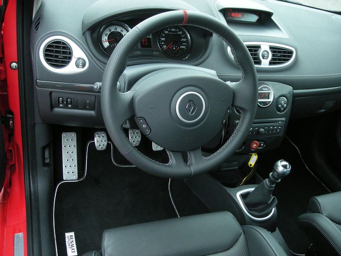 ren-clio-rs6627g.jpg