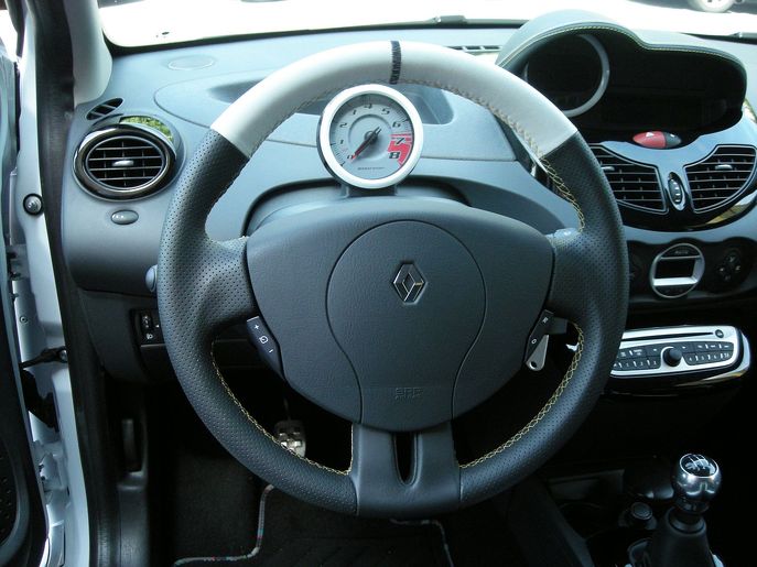 ren-twingo-r-s6947g.jpg