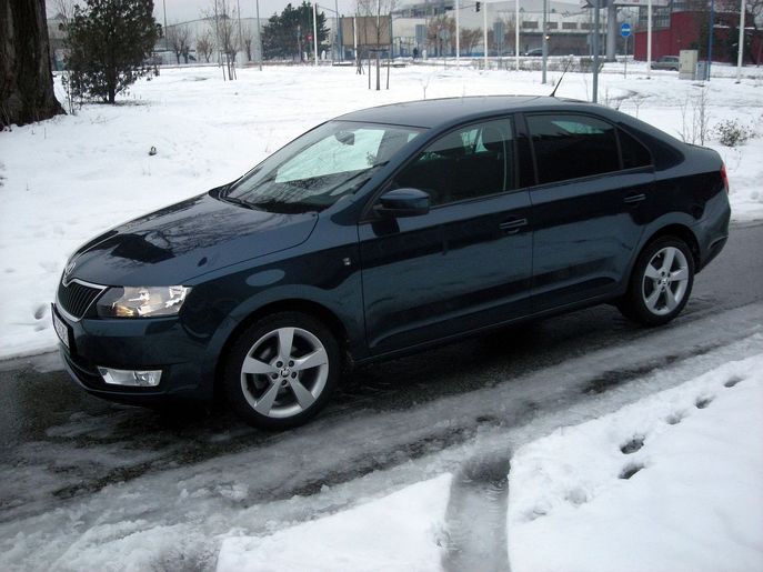 skoda-rapid-7527g.jpg