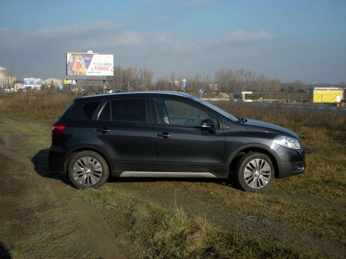 suzuki-sx4-cross8801g.jpg