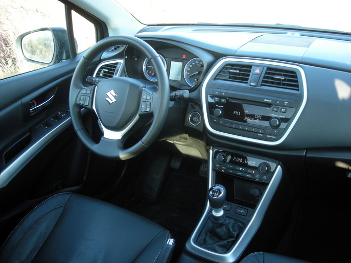 suzuki-sx4-cross8811g.jpg