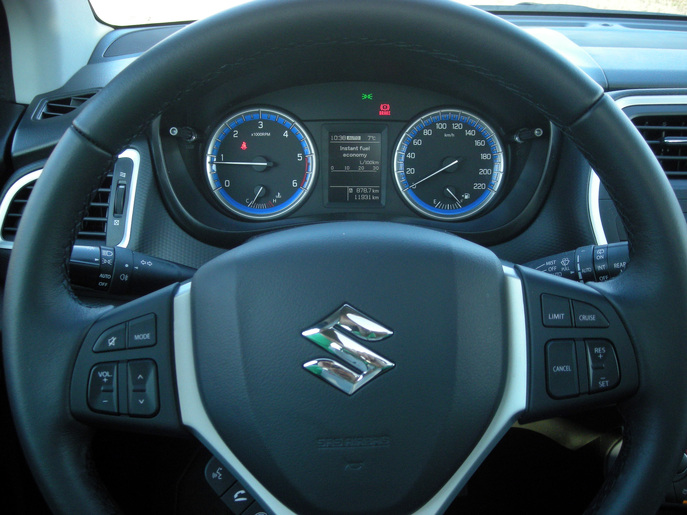 suzuki-sx4-cross8816g.jpg